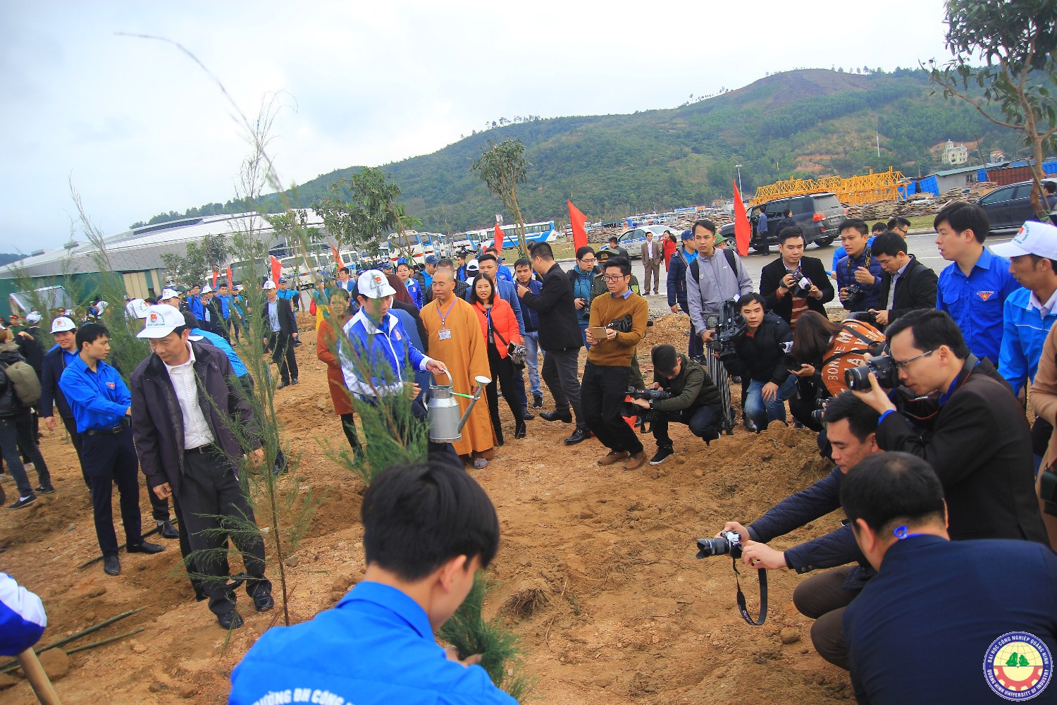 Hội sinh viên trường tham gia khởi động tháng thanh niên do TW Hội phát động
