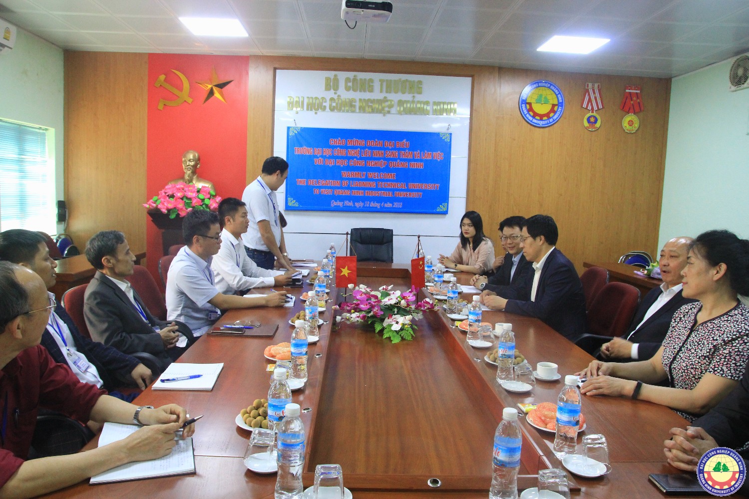 Đoàn đại biểu Đại học Công nghệ Liêu Ninh Trung Quốc sang thăm và làm việc với trường ta
