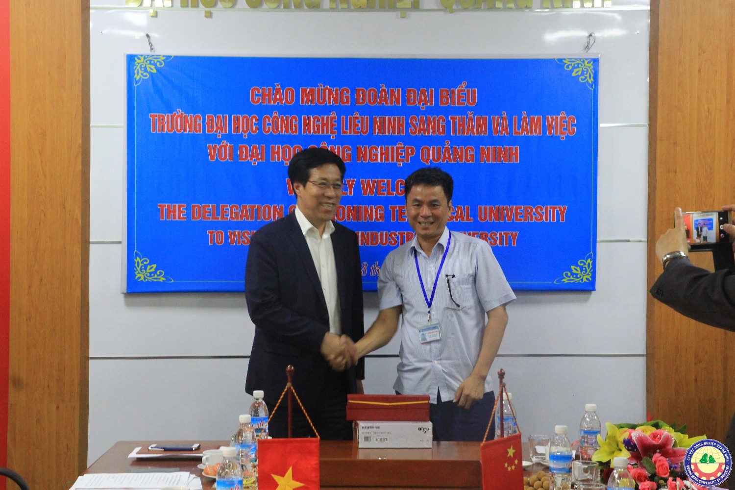 Đoàn đại biểu Đại học Công nghệ Liêu Ninh Trung Quốc sang thăm và làm việc với trường ta