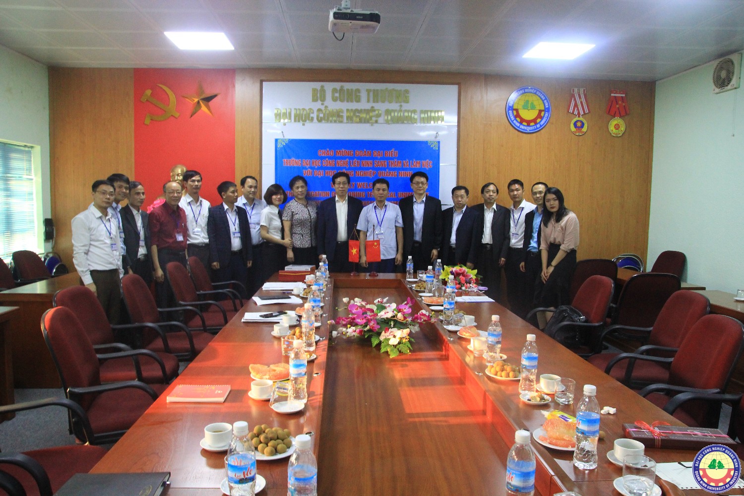 Đoàn đại biểu Đại học Công nghệ Liêu Ninh Trung Quốc sang thăm và làm việc với trường ta