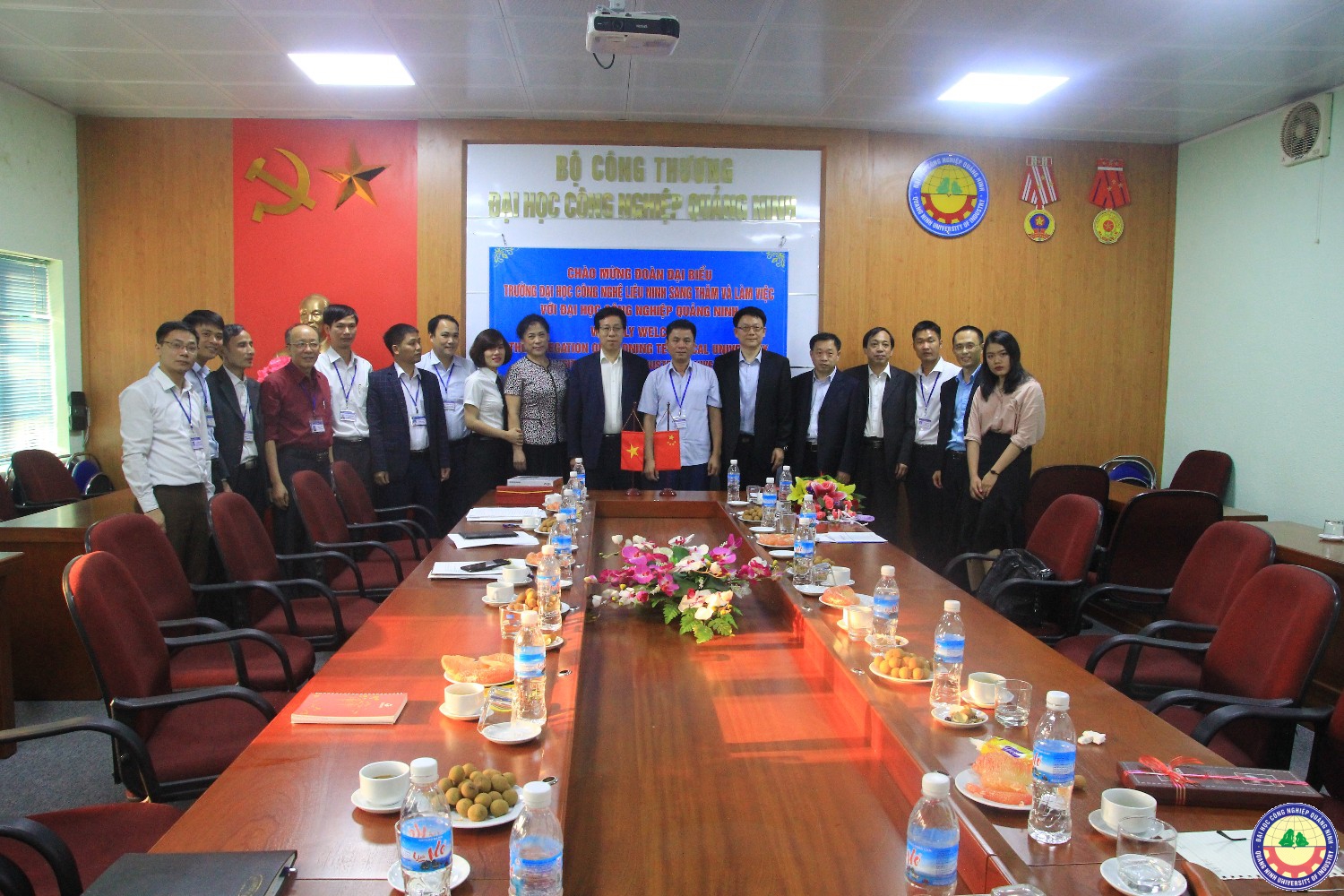 Đoàn đại biểu Đại học Công nghệ Liêu Ninh Trung Quốc sang thăm và làm việc với trường ta
