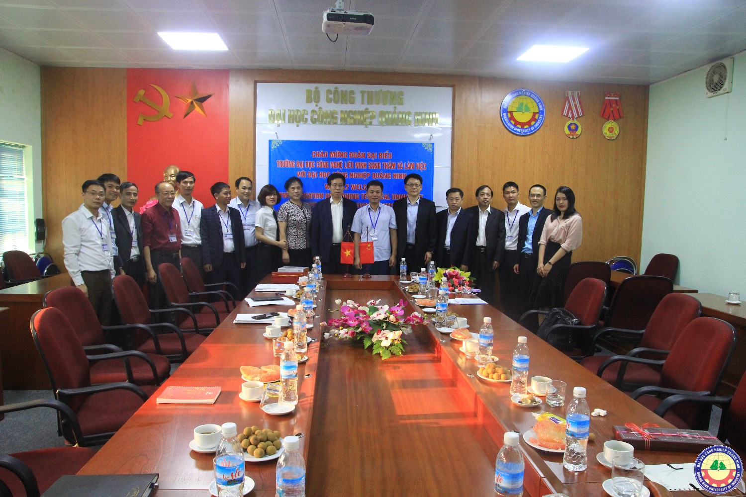 Đoàn đại biểu Đại học Công nghệ Liêu Ninh Trung Quốc sang thăm và làm việc với trường ta