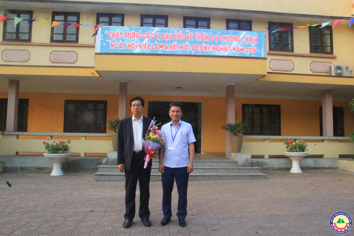 Đoàn đại biểu Đại học Công nghệ Liêu Ninh Trung Quốc sang thăm và làm việc với trường ta