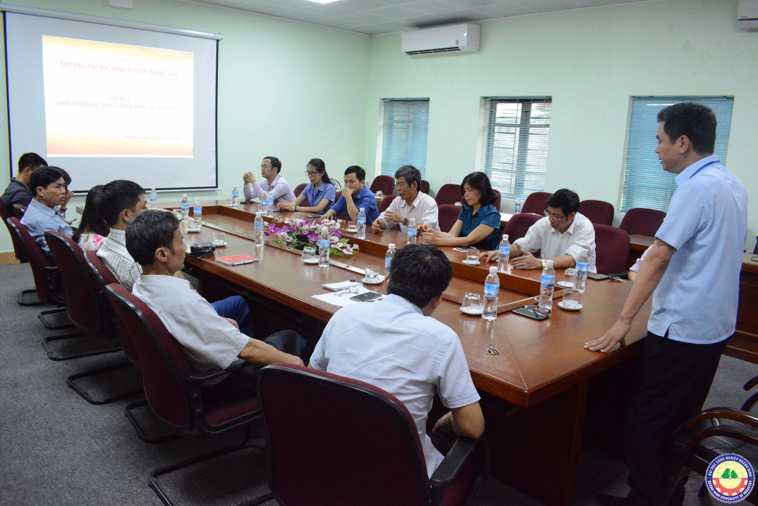 Gãnh đạo trường gặp mặt chúc mừng các dồng chí về nghỉ chế độ năm 2018