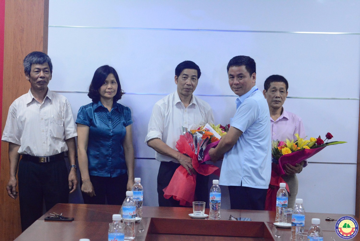 Gãnh đạo trường gặp mặt chúc mừng các dồng chí về nghỉ chế độ năm 2018