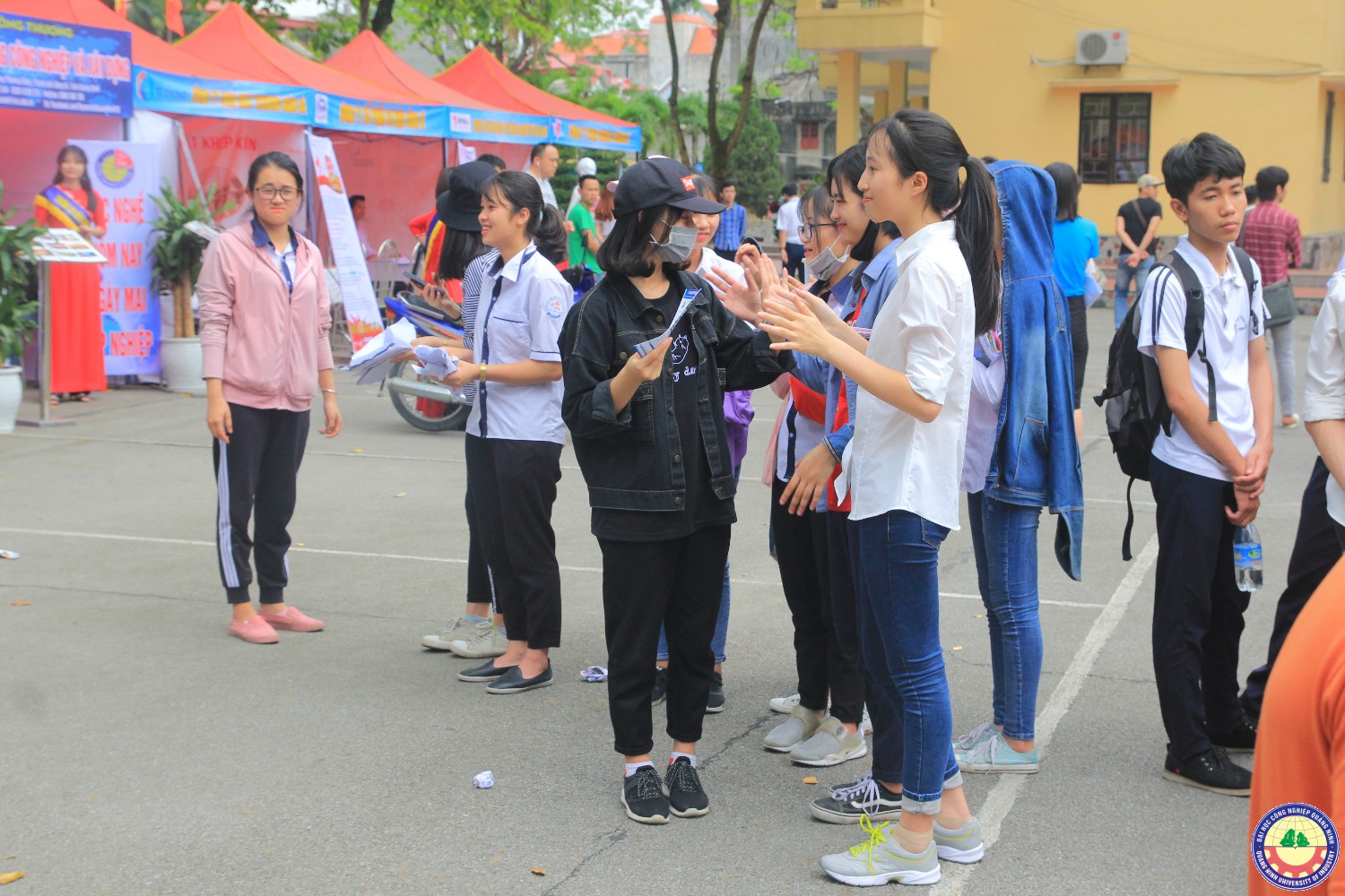 Sinh viên trường tham gia ngày Hội Khởi nghiệp, lập nghiệp 2018