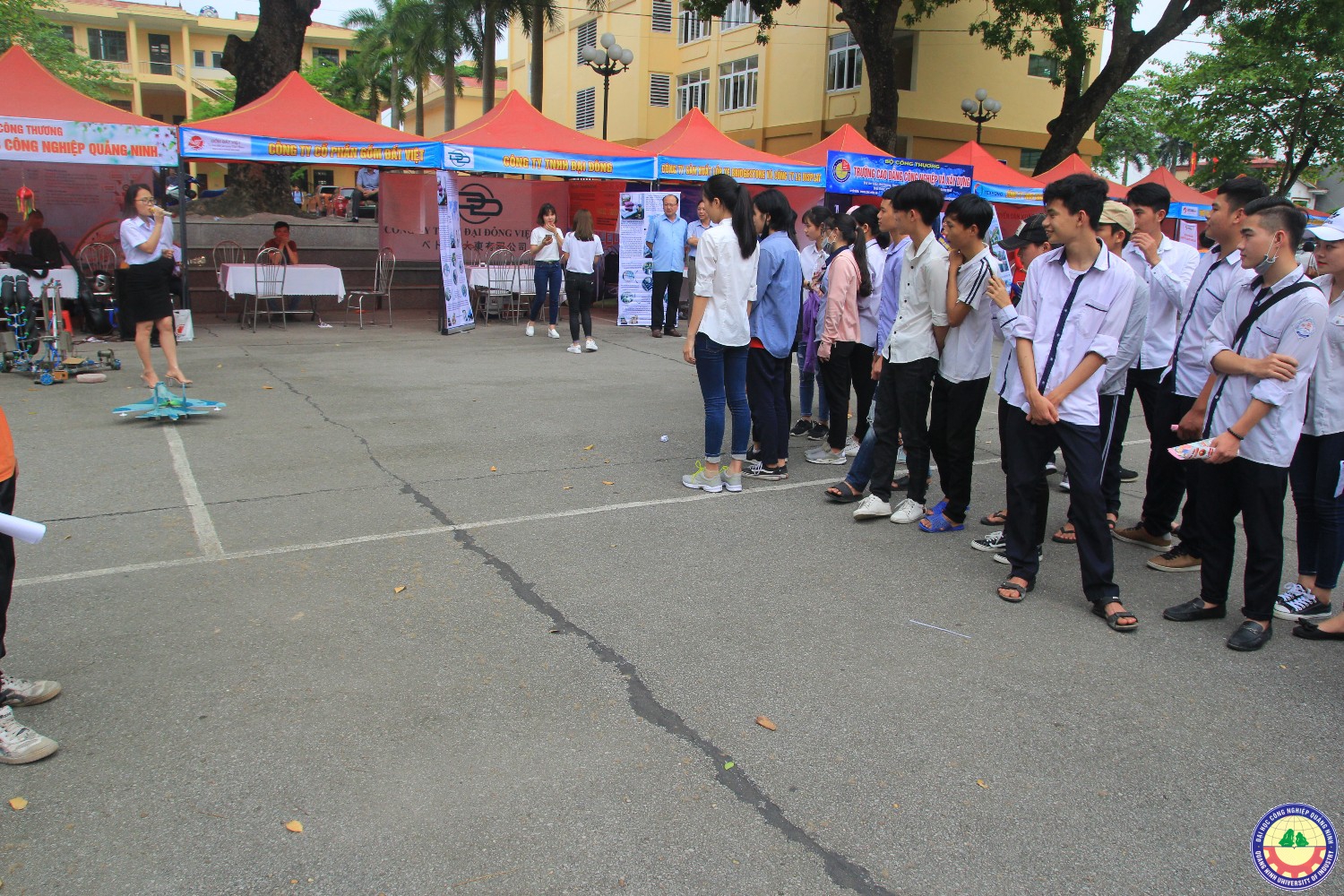 Sinh viên trường tham gia ngày Hội Khởi nghiệp, lập nghiệp 2018