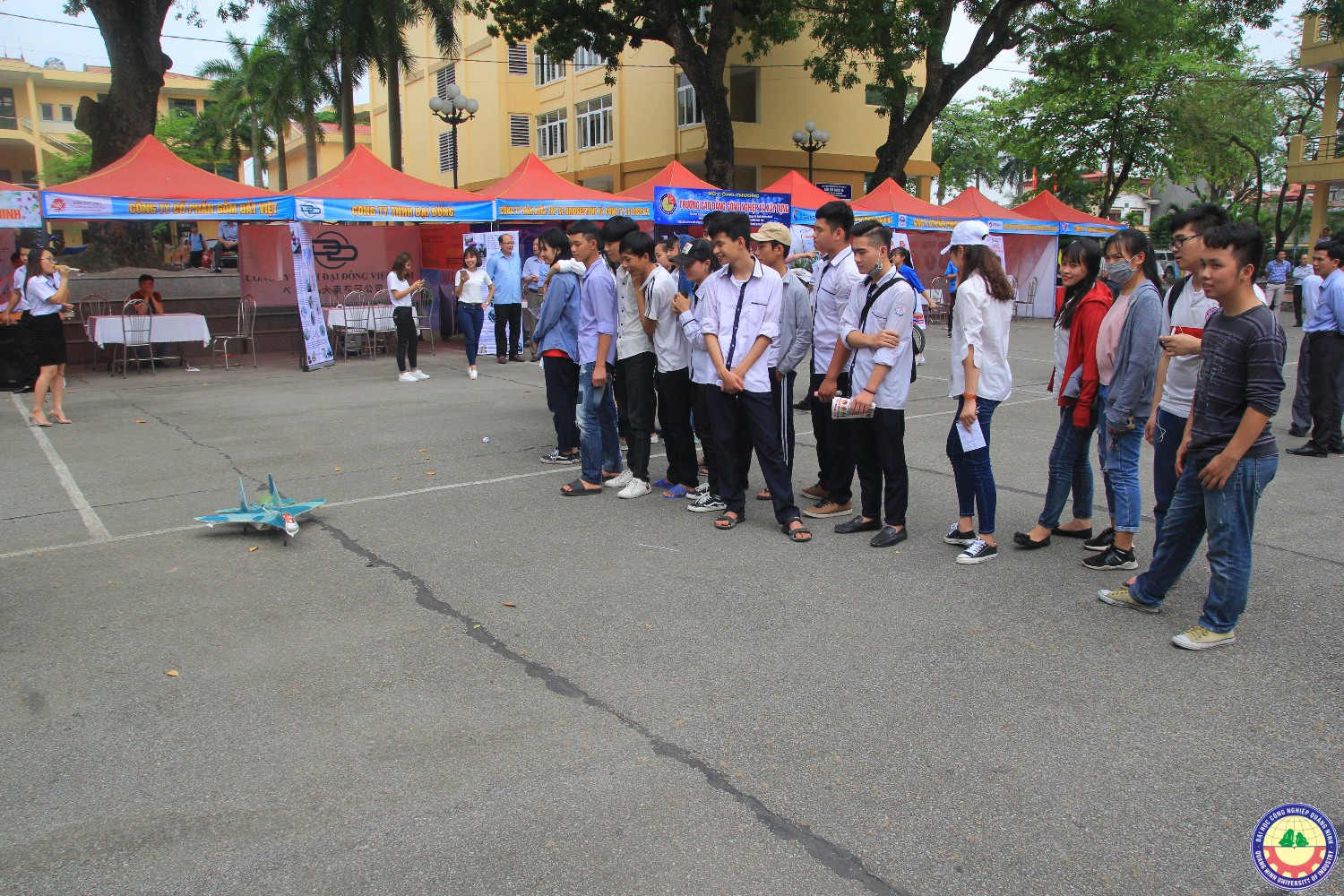 Sinh viên trường tham gia ngày Hội Khởi nghiệp, lập nghiệp 2018