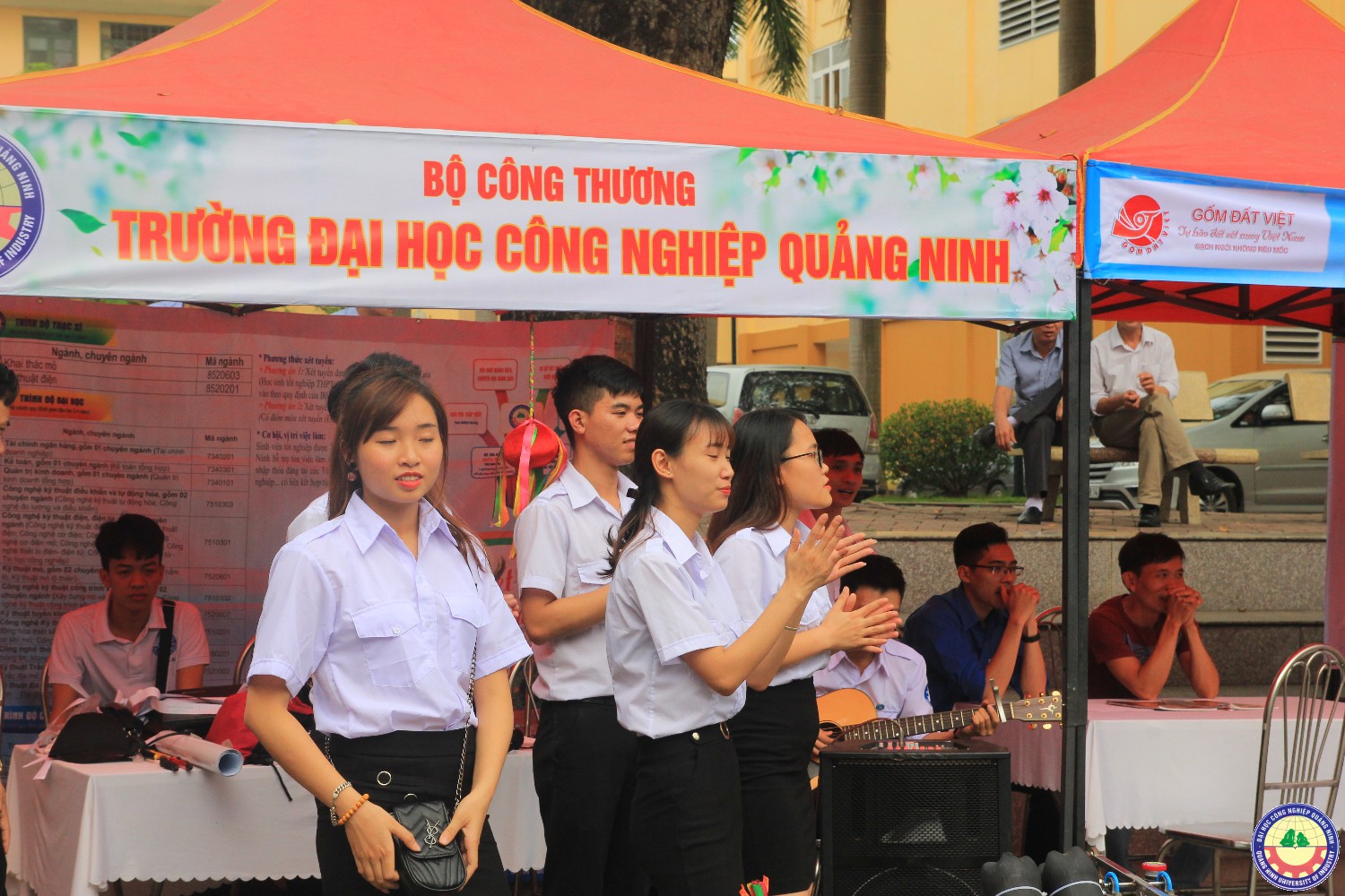 Sinh viên trường tham gia ngày Hội Khởi nghiệp, lập nghiệp 2018