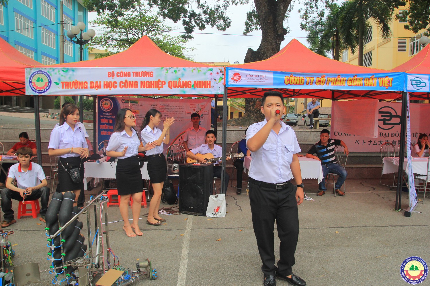 Sinh viên trường tham gia ngày Hội Khởi nghiệp, lập nghiệp 2018
