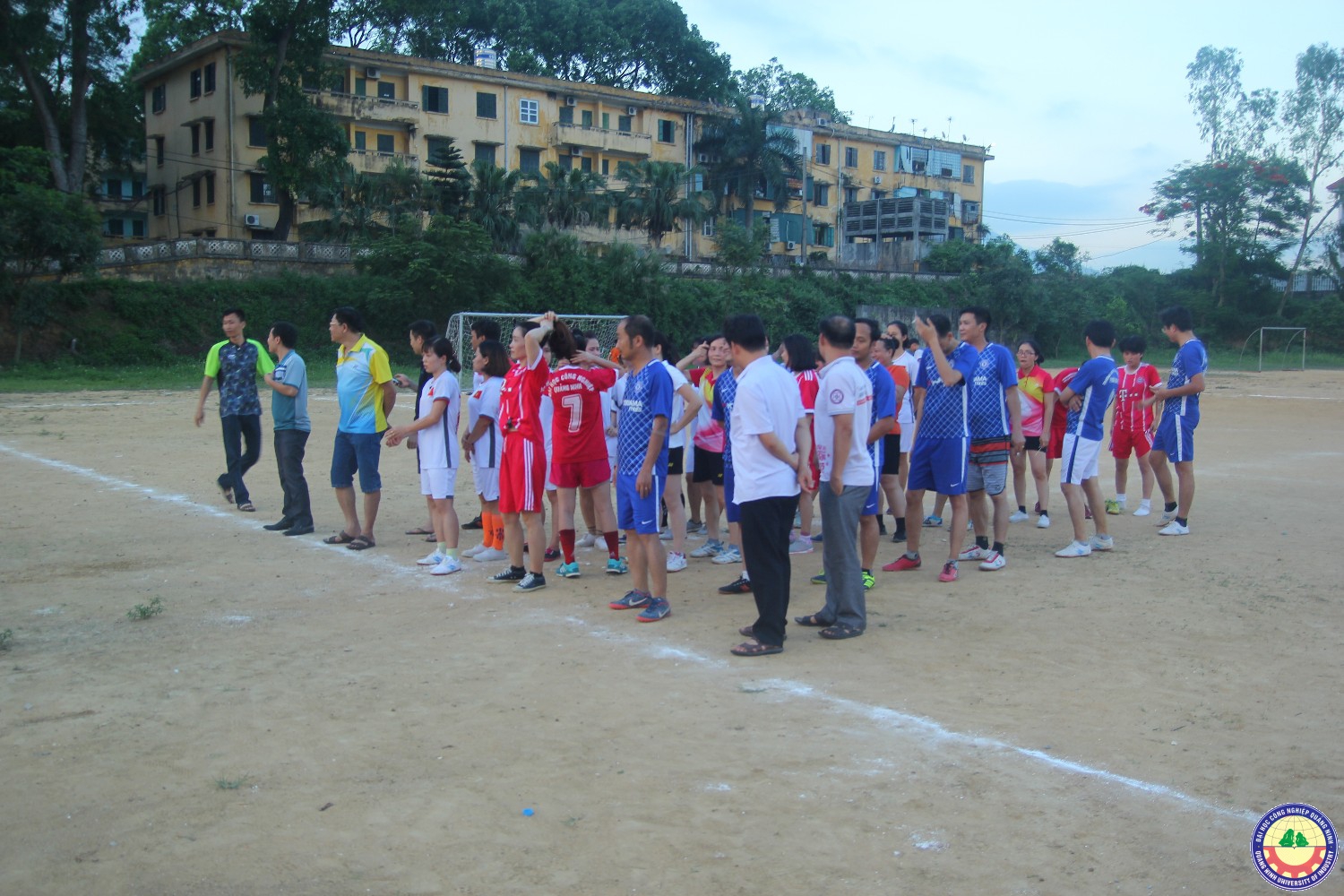 Chung kết giải bóng đá cán bộ CCVC trường chào mừng sinh nhật Bác 19/5