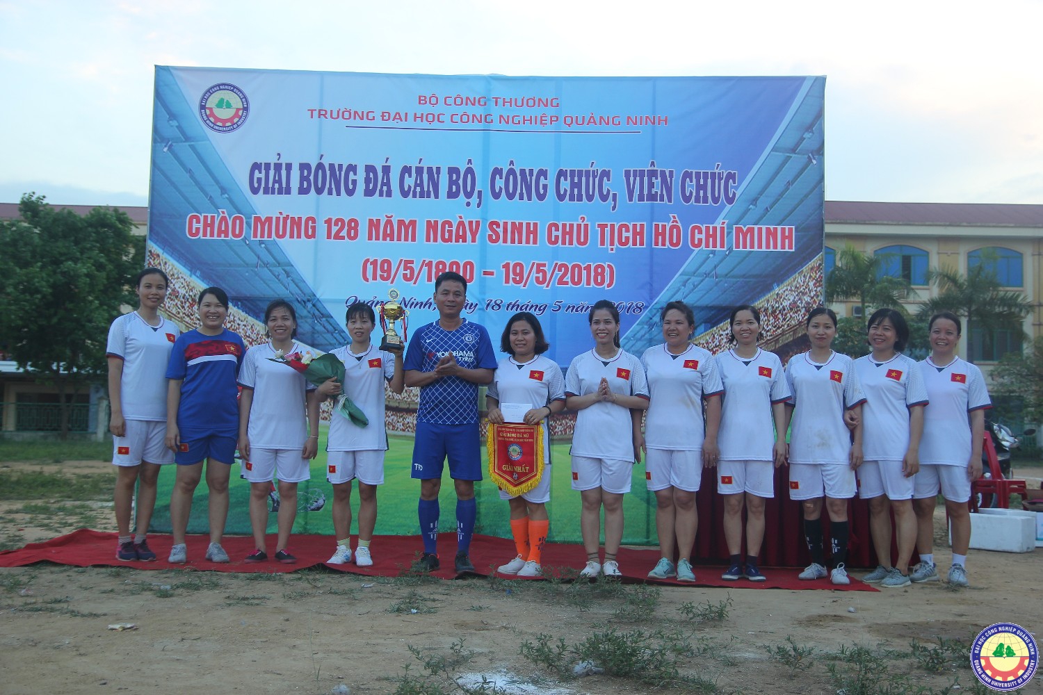 Chung kết giải bóng đá cán bộ CCVC trường chào mừng sinh nhật Bác 19/5