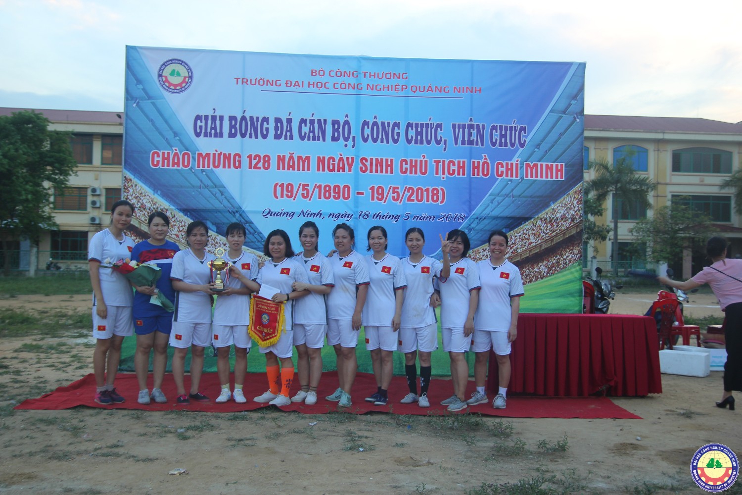 Chung kết giải bóng đá cán bộ CCVC trường chào mừng sinh nhật Bác 19/5