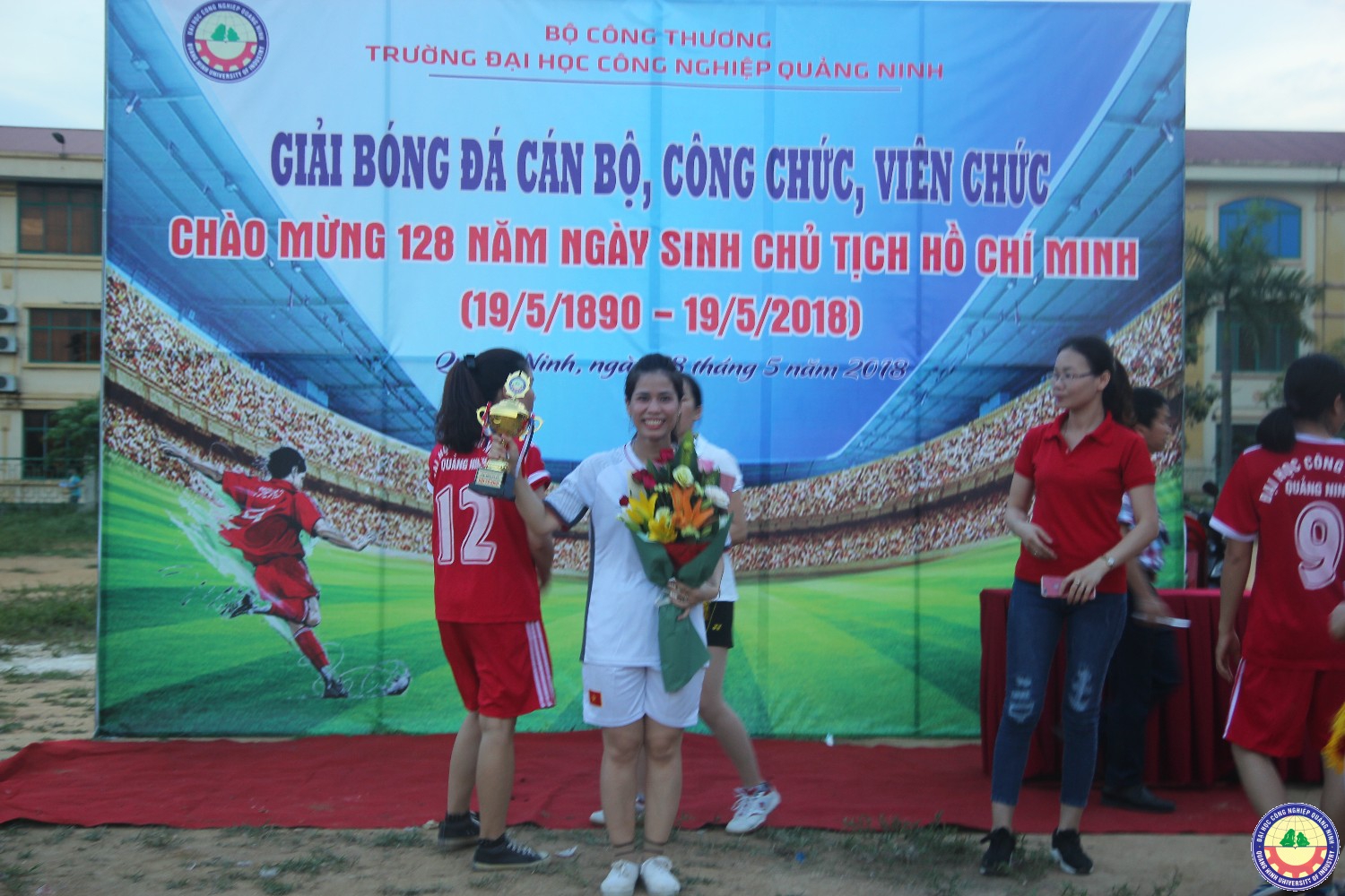 Chung kết giải bóng đá cán bộ CCVC trường chào mừng sinh nhật Bác 19/5