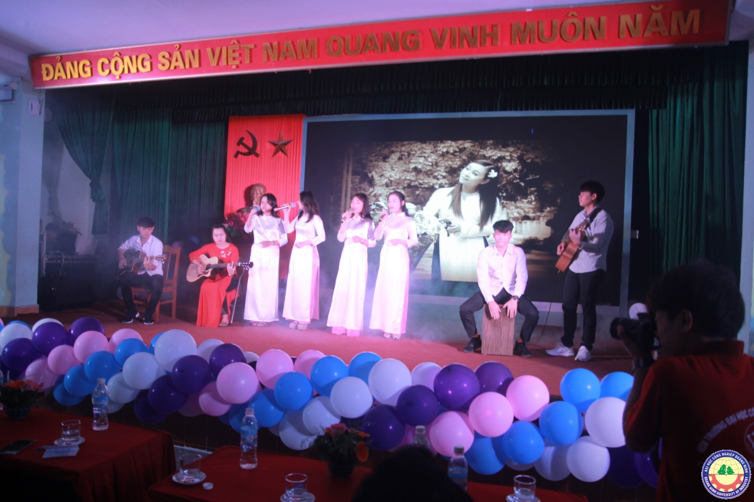Đêm nhạc chào tân sinh viên K11