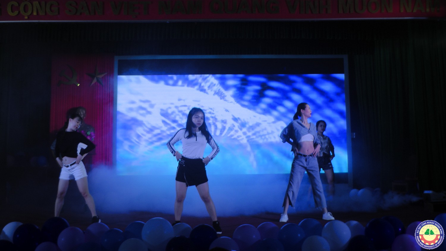 Đêm nhạc chào tân sinh viên K11