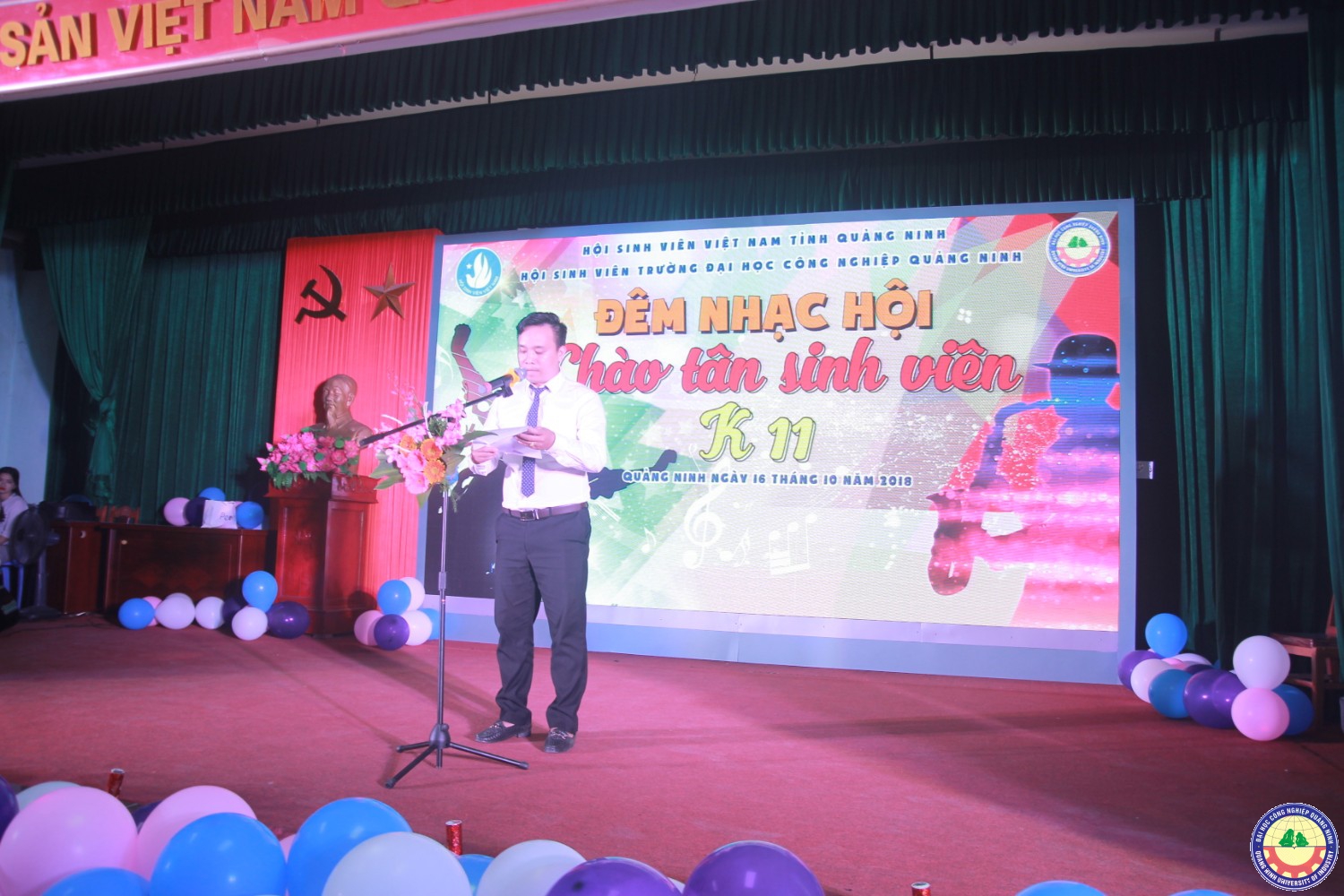 Đêm nhạc hội chào tân sinh viên K11