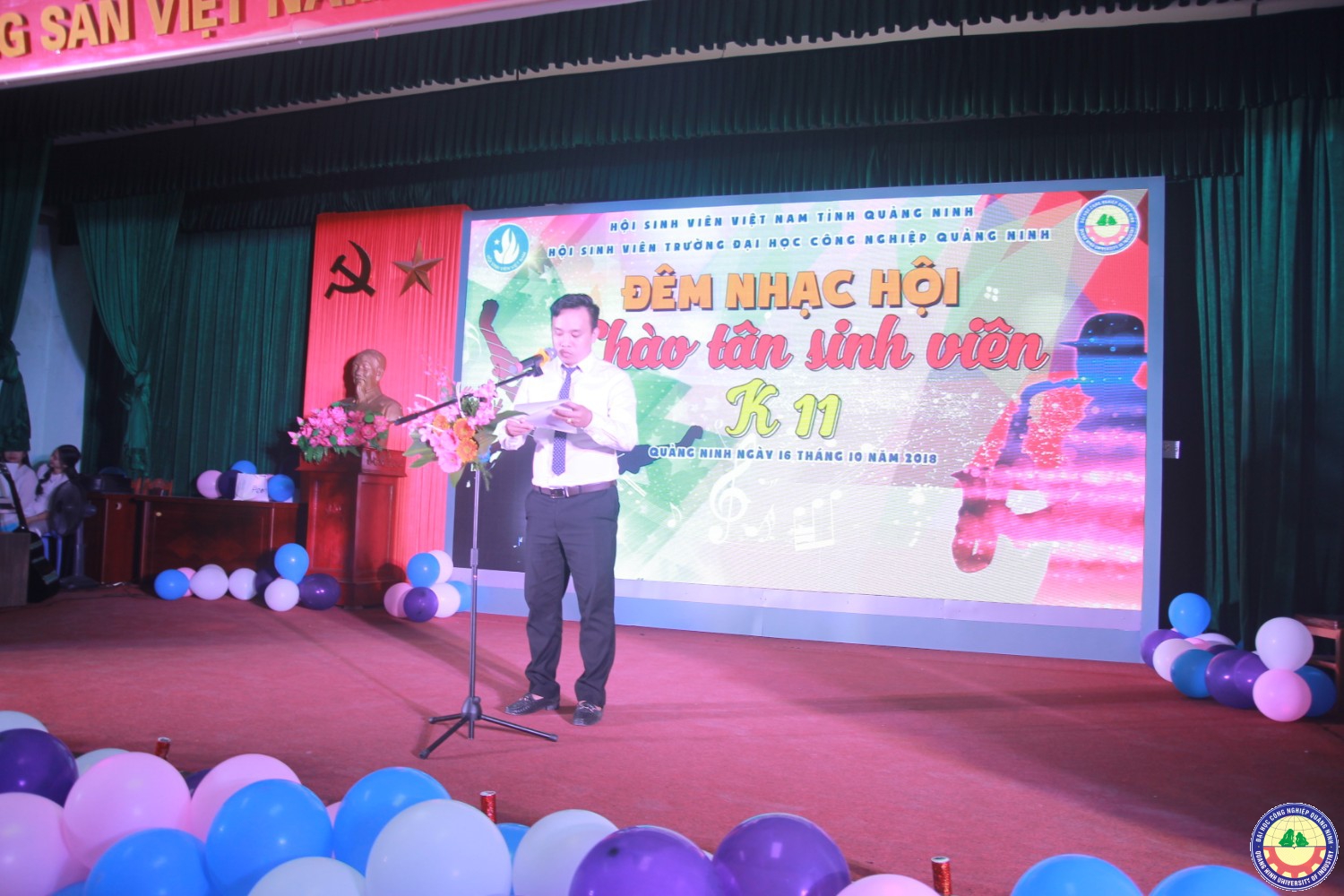 Đêm nhạc hội chào tân sinh viên K11