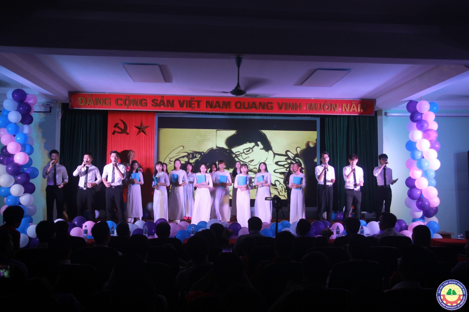 Đêm nhạc hội chào tân sinh viên K11