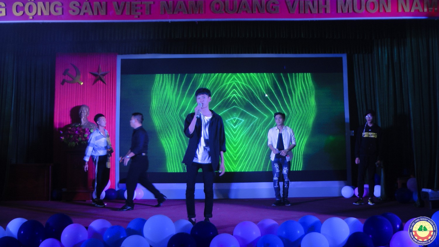 Đêm nhạc hội chào tân sinh viên K11