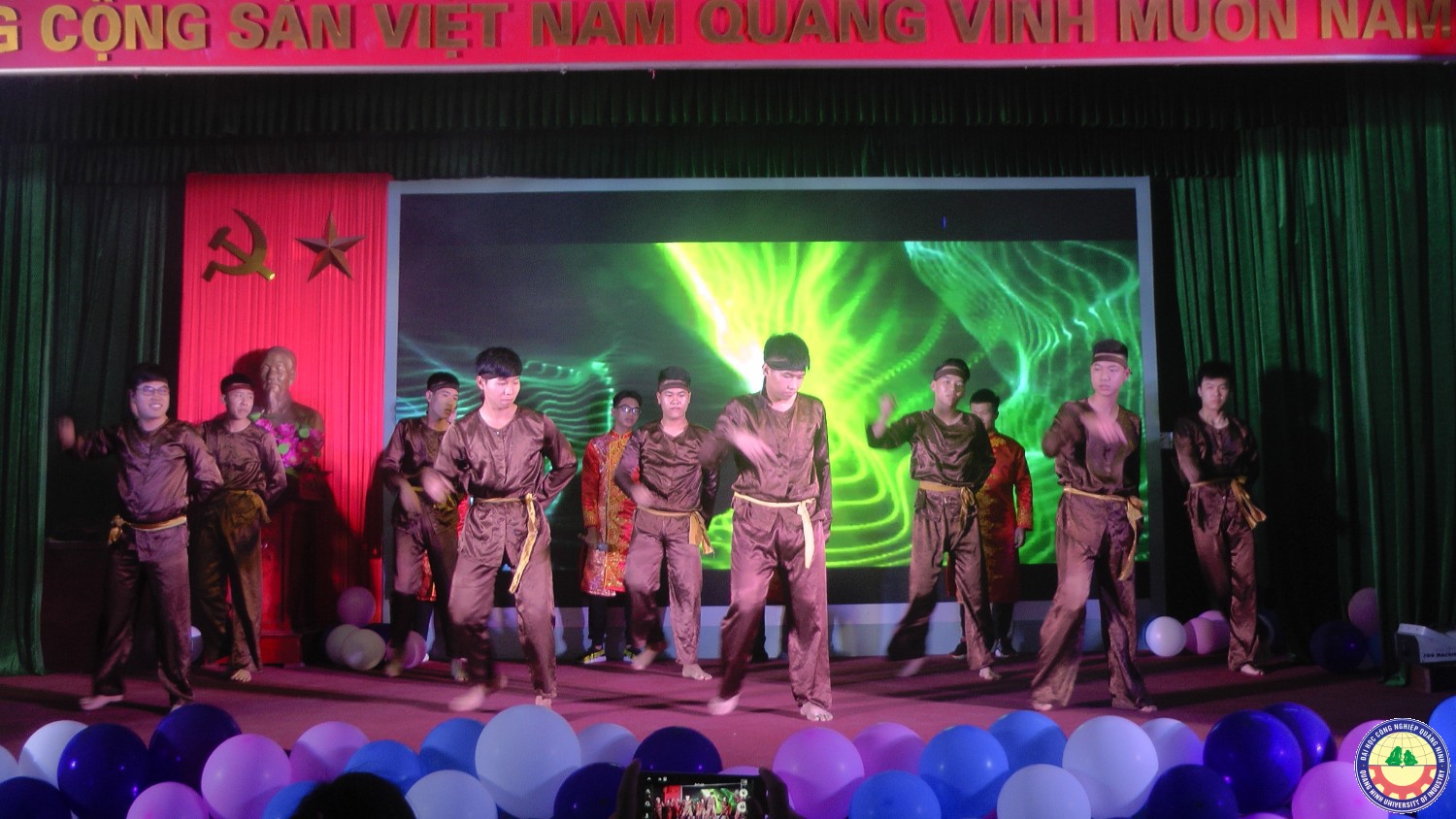 Đêm nhạc hội chào tân sinh viên K11