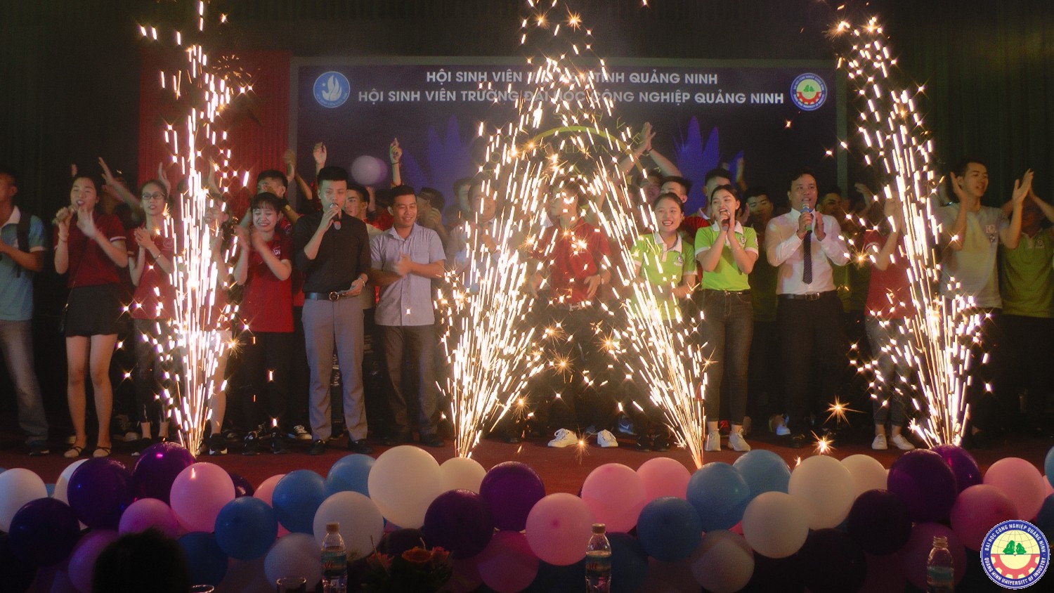 Đêm nhạc hội chào tân sinh viên K11