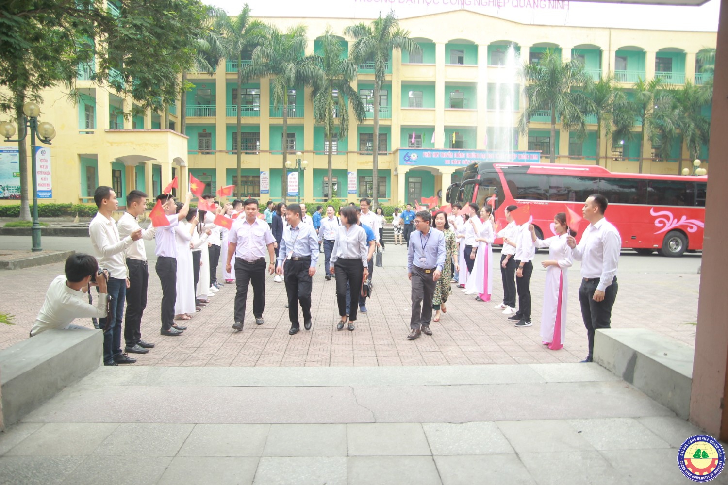 Giao lưu giữa thanh niên Quảng Tây (Trung Quốc) và trường ĐHCNQN