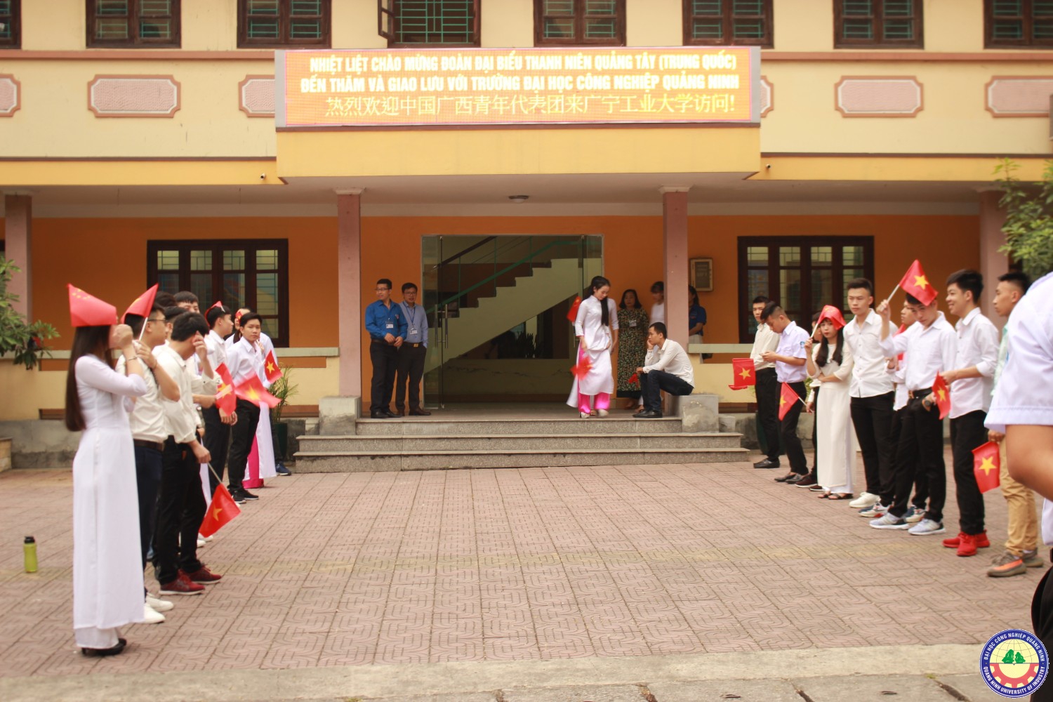 Giao lưu giữa thanh niên Quảng Tây (Trung Quốc) và trường ĐHCNQN