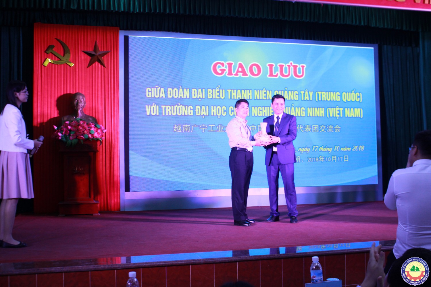 Giao lưu giữa thanh niên Quảng Tây (Trung Quốc) và trường ĐHCNQN