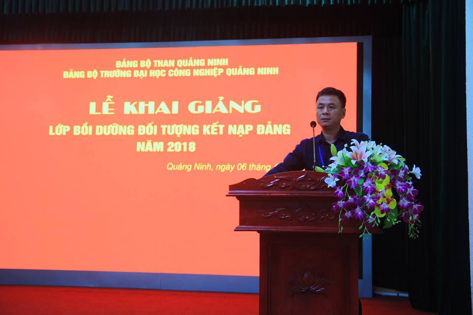Khai giảng lớp bồi dưỡng kết nạp đối tượng Đảng năm 2018.