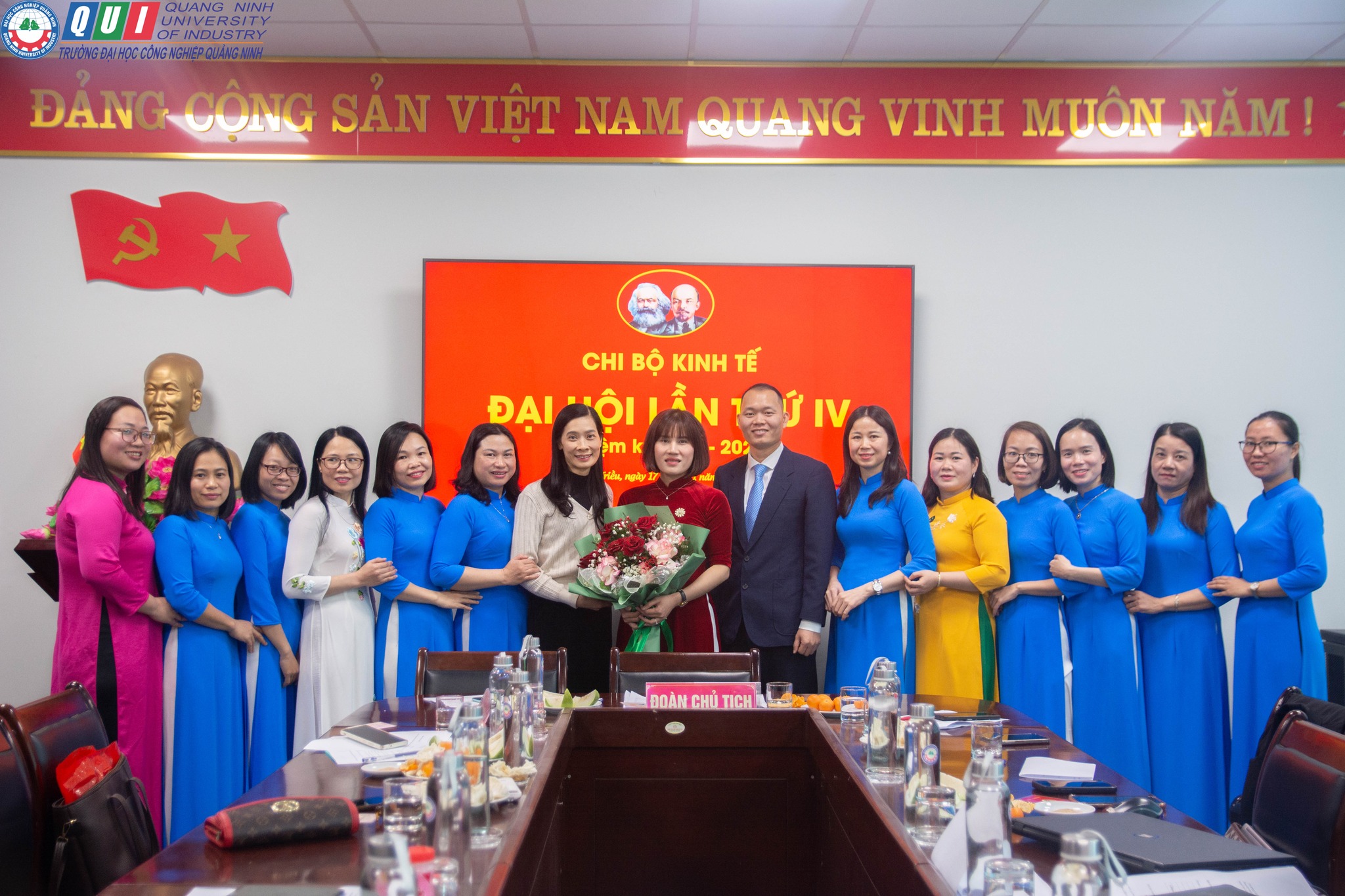 Nêu cao tính tiên phong, gương mẫu của cán bộ, đảng viên, gắn với việc thực hiện Nghị quyết, Kết luận Hội nghị Trung ương 4 khóa XI, XII, XIII