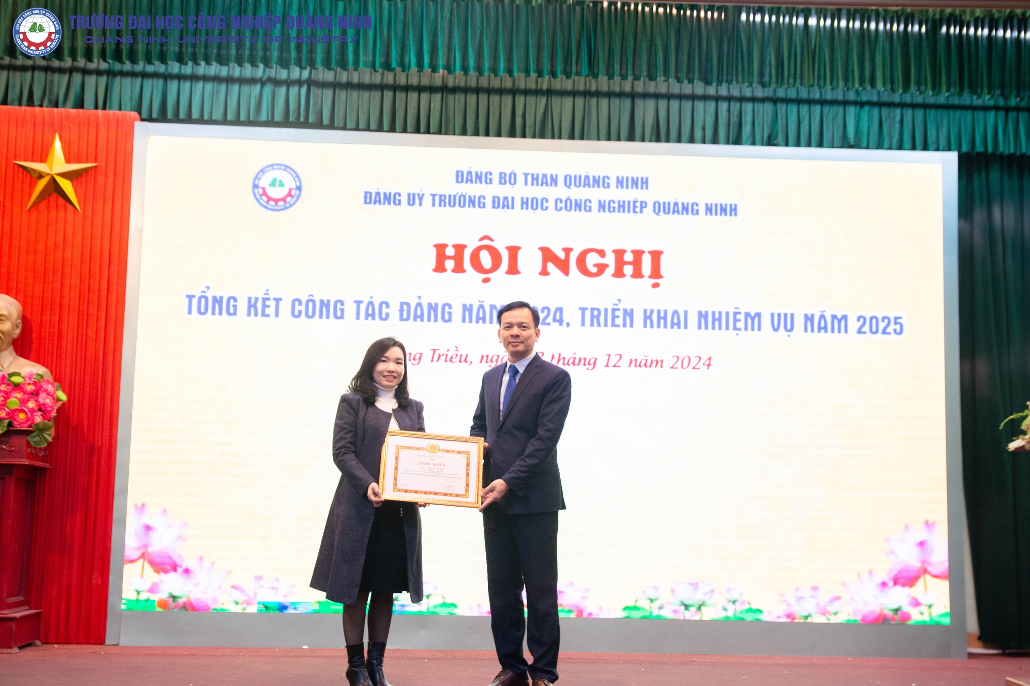 Tuyên dương đảng viên HTXSNV 5 năm liền