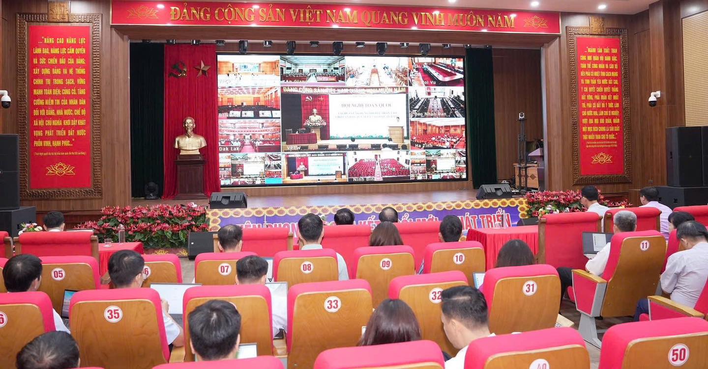 Đảng bộ Trường Đại học Công nghiệp Quảng Ninh tham dự Hội nghị trực tuyến toàn quốc tập huấn ứng dụng trí tuệ nhân tạo (AI)