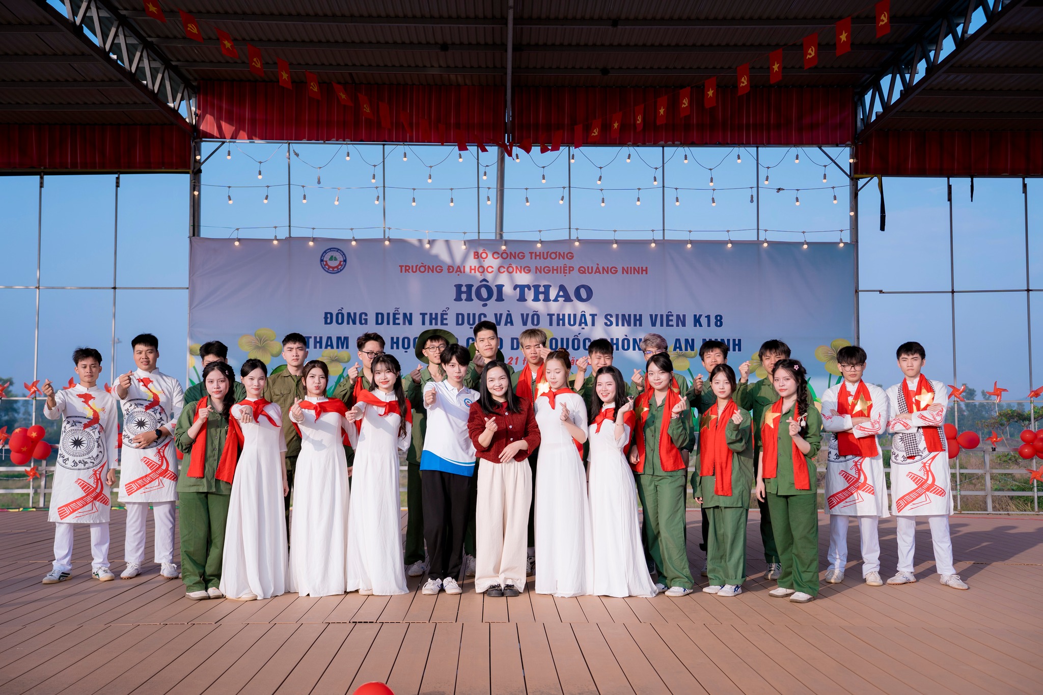 Đảng bộ Trường Đại học Công nghiệp Quảng Ninh tăng cường  công tác quán triệt, tuyên truyền, nâng cao nhận thức chính trị  cho học sinh, sinh viên