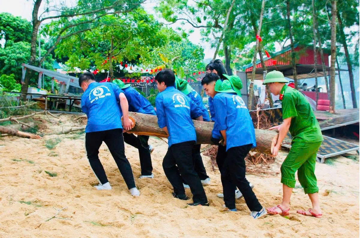 Đảng bộ Trường Đại học Công nghiệp Quảng Ninh đẩy mạnh tuyên truyền, chung tay xây dựng môi trường xanh - sạch - đẹp