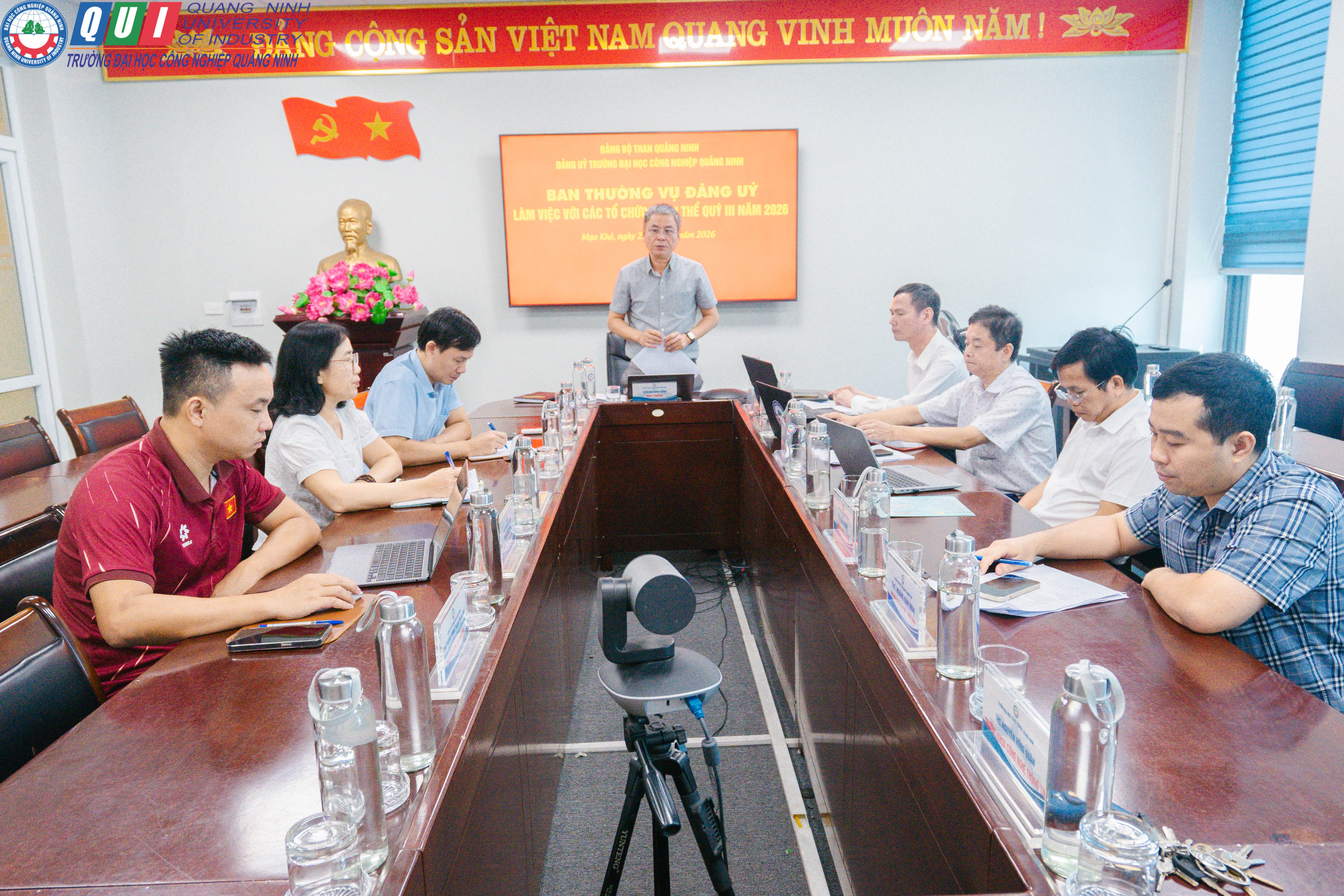 Ban Thường vụ Đảng ủy Trường Đại học Công nghiệp Quảng Ninh làm việc với các tổ chức đoàn thể về kết quả thực hiện nhiệm vụ 9 tháng đầu năm 2026